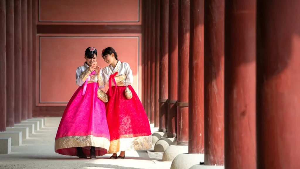 Two Korean women dressed in traditional Korean clothes
